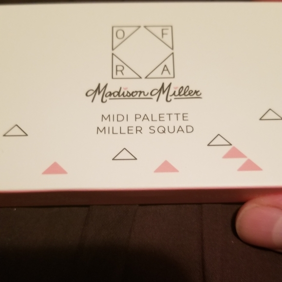 OFRA COSMETICS
OFRA x Madison Miller Squad Palett - Picture 2 of 3